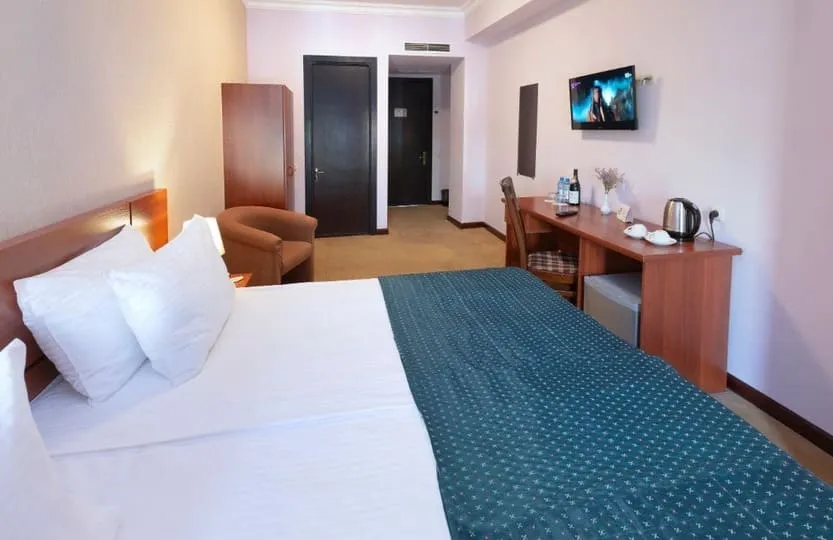 Badroom%20in%20Yerevan%20hotel.webp