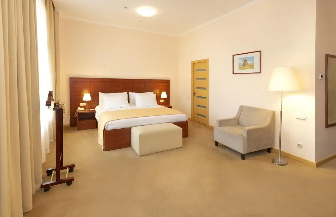 Accomodation%20Room%20For%20people.webp
