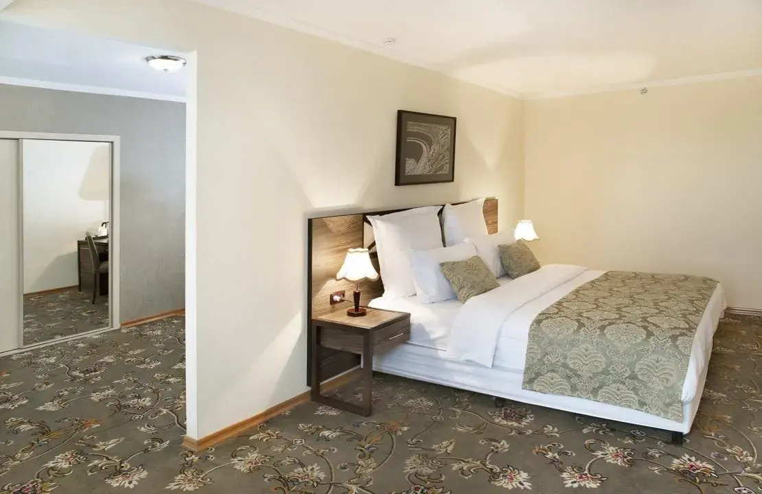 Ani%20Plaza%20Hotel%20Room%20for%20Couples.webp