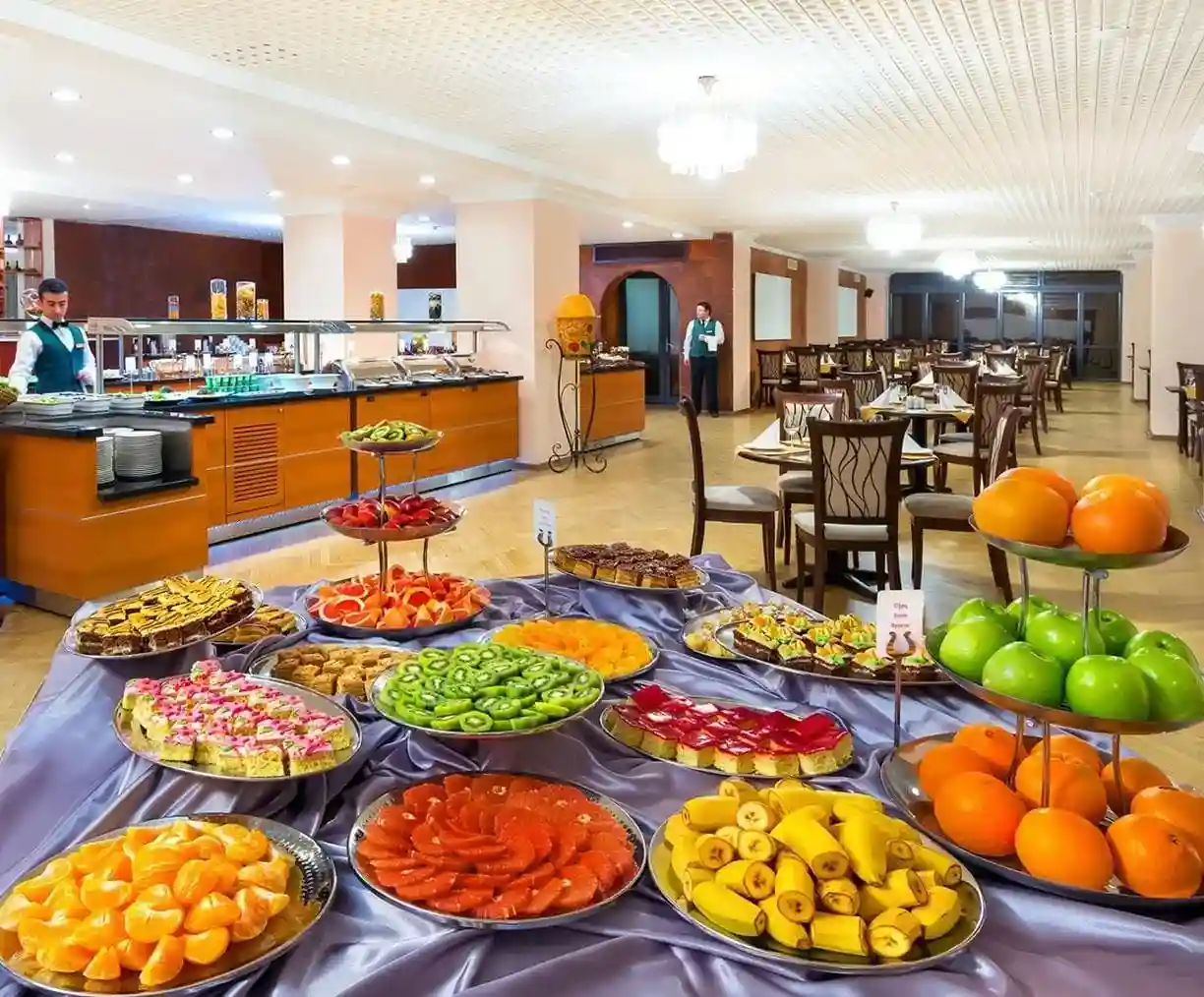 Breakfast%20in%20Ani%20Plaza%20Hotel.webp