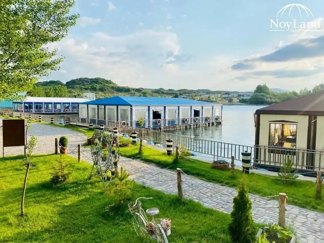 Scenic%20sunset%20over%20the%20lake%20at%20Noy%20Land%20Resort%20in%20Armenia.webp